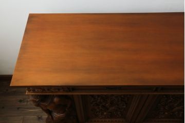 中古　超美品　エイシン取り扱い　イタリア高級家具　美術品のような細やかな彫刻が美しいサイドボード(定価約120万円)(キャビネット、カウンター、収納棚、リビングボード)(R-058264)