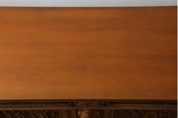 中古　超美品　エイシン取り扱い　イタリア高級家具　美術品のような細やかな彫刻が美しいサイドボード(定価約120万円)(キャビネット、カウンター、収納棚、リビングボード)(R-058264)