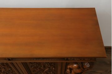 中古　超美品　エイシン取り扱い　イタリア高級家具　美術品のような細やかな彫刻が美しいサイドボード(定価約120万円)(キャビネット、カウンター、収納棚、リビングボード)(R-058264)
