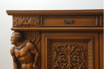 中古　超美品　エイシン取り扱い　イタリア高級家具　美術品のような細やかな彫刻が美しいサイドボード(定価約120万円)(キャビネット、カウンター、収納棚、リビングボード)(R-058264)