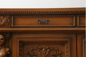 中古　超美品　エイシン取り扱い　イタリア高級家具　美術品のような細やかな彫刻が美しいサイドボード(定価約120万円)(キャビネット、カウンター、収納棚、リビングボード)(R-058264)
