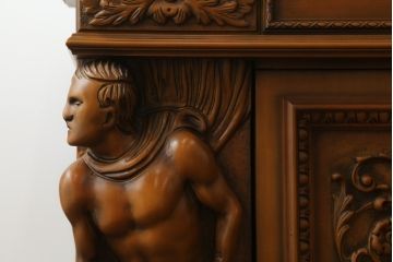 中古　超美品　エイシン取り扱い　イタリア高級家具　美術品のような細やかな彫刻が美しいサイドボード(定価約120万円)(キャビネット、カウンター、収納棚、リビングボード)(R-058264)