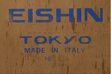 中古　超美品　エイシン取り扱い　イタリア高級家具　美術品のような細やかな彫刻が美しいサイドボード(定価約120万円)(キャビネット、カウンター、収納棚、リビングボード)(R-058264)