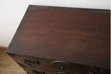 和製アンティーク　明治大正期　前面栗材　蝶覆輪金具　漆のきれいな米沢箪笥(重ね箪笥、和たんす、収納箪笥、時代箪笥、整理タンス)(R-058265)