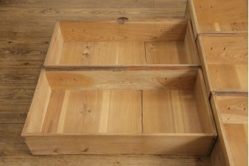 アンティーク家具　明治大正期　前面欅(ケヤキ)材　銅金具の模様まで美しい漆のきれいな大川箪笥(重ね箪笥、和たんす、収納箪笥、時代箪笥、整理タンス)(R-058271)