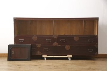 アンティーク家具　明治大正期　前面欅(ケヤキ)材　銅金具の模様まで美しい漆のきれいな大川箪笥サイドボード(サイドチェスト、和たんす、収納箪笥、時代箪笥、整理タンス)(R-058272)
