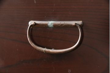 アンティーク家具　明治大正期　前面欅(ケヤキ)材　銅金具の模様まで美しい漆のきれいな大川箪笥サイドボード(サイドチェスト、和たんす、収納箪笥、時代箪笥、整理タンス)(R-058272)