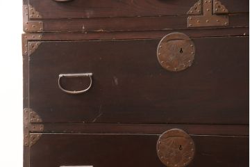 アンティーク家具　明治大正期　前面欅(ケヤキ)材　銅金具の模様まで美しい漆のきれいな大川箪笥サイドボード(サイドチェスト、和たんす、収納箪笥、時代箪笥、整理タンス)(R-058273)