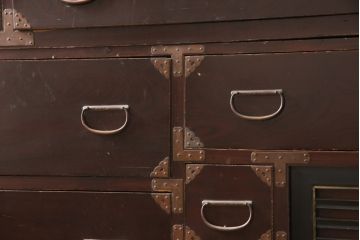 アンティーク家具　明治大正期　前面欅(ケヤキ)材　銅金具の模様まで美しい漆のきれいな大川箪笥サイドボード(サイドチェスト、和たんす、収納箪笥、時代箪笥、整理タンス)(R-058273)