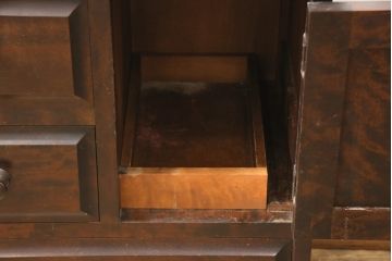 中古　北海道民芸家具　リメイク家具　上質な作りが魅力のサイドキャビネット(サイドチェスト、リビングボード、引き出し)(R-058274)