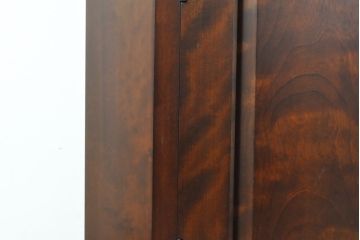 中古　美品　松本民芸家具　美しい彫りや曲線のデザインが魅力的なD型隅棚(コーナーキャビネット、ホールクロック、時計、収納棚)(定価約58万円)(R-058280)