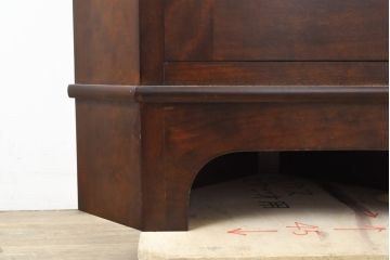 中古　美品　松本民芸家具　美しい彫りや曲線のデザインが魅力的なD型隅棚(コーナーキャビネット、ホールクロック、時計、収納棚)(定価約58万円)(R-058280)