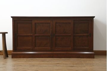中古　美品　希少!!　松本民芸家具　クラシカルな雰囲気お高める特注品のサイドボード(ローボード、サイドキャビネット、収納棚、戸棚)(R-058282)