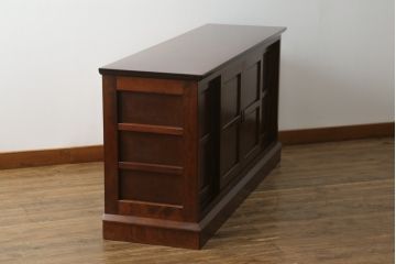 中古　美品　希少!!　松本民芸家具　クラシカルな雰囲気お高める特注品のサイドボード(ローボード、サイドキャビネット、収納棚、戸棚)(R-058282)