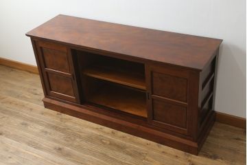 中古　美品　希少!!　松本民芸家具　クラシカルな雰囲気お高める特注品のサイドボード(ローボード、サイドキャビネット、収納棚、戸棚)(R-058282)