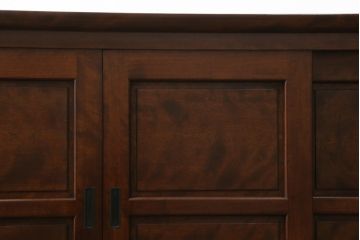 中古　美品　希少!!　松本民芸家具　クラシカルな雰囲気お高める特注品のサイドボード(ローボード、サイドキャビネット、収納棚、戸棚)(R-058282)