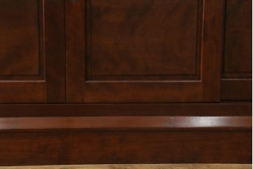中古　美品　希少!!　松本民芸家具　クラシカルな雰囲気お高める特注品のサイドボード(ローボード、サイドキャビネット、収納棚、戸棚)(R-058282)