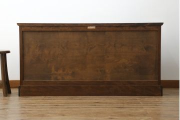 中古　美品　希少!!　松本民芸家具　クラシカルな雰囲気お高める特注品のサイドボード(ローボード、サイドキャビネット、収納棚、戸棚)(R-058282)