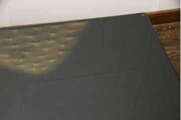 中古　美品　ガラス天板付き　輪島塗り　沈金　緻密な松葉模様のモダンな座卓(ローテーブル、センターテーブル)(R-058286)