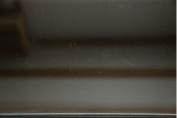 中古　美品　ガラス天板付き　輪島塗り　沈金　緻密な松葉模様のモダンな座卓(ローテーブル、センターテーブル)(R-058286)