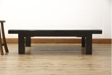 中古　美品　ガラス天板付き　輪島塗り　沈金　緻密な松葉模様のモダンな座卓(ローテーブル、センターテーブル)(R-058286)