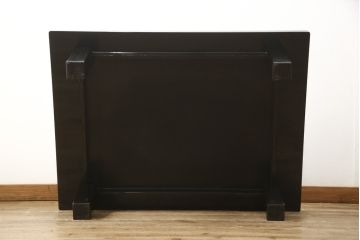 中古　美品　ガラス天板付き　輪島塗り　沈金　緻密な松葉模様のモダンな座卓(ローテーブル、センターテーブル)(R-058286)