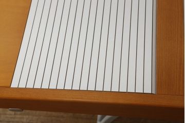 中古　イタリア　ポッゾーリ社(POZZOLI)　OZZIO-オッジオ　ユニークなデザインが目を引くエレベーターテーブル(定価約24万円)(昇降式テーブル、エクステンションテーブル、ローテーブル、ダイニングテーブル)(R-058288)