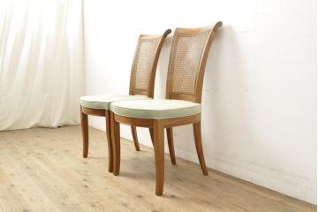 中古　DREXEL HERITAGE(ドレクセルヘリテイジ)　FRANCESCA(フランチェスカ)シリーズ　ラタンの背もたれと明るい色味のファブリックが爽やかな印象を与えるダイニングチェア2脚セット(定価約32万円・2脚)(サイドチェア、椅子、イス)(R-058290)