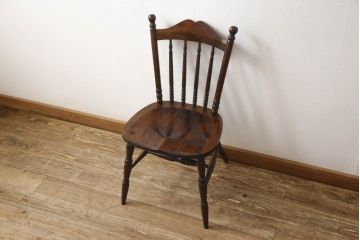 中古　北海道民芸家具　クラシカルな雰囲気を醸し出すスピンドルチェア(椅子、イス、板座チェア、ダイニングチェア)(R-058291)