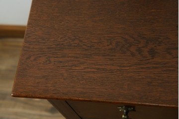 イギリスアンティーク　1920年頃　オーク材　シンプルな中に細やかな意匠が感じられるドレッシングチェスト　(R-058294)