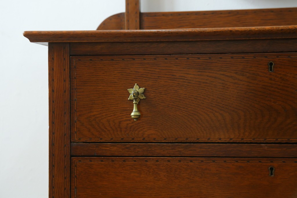 イギリスアンティーク　1920年頃　オーク材　シンプルな中に細やかな意匠が感じられるドレッシングチェスト　(R-058294)