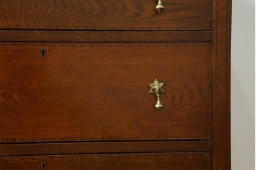 イギリスアンティーク　1920年頃　オーク材　シンプルな中に細やかな意匠が感じられるドレッシングチェスト　(R-058294)