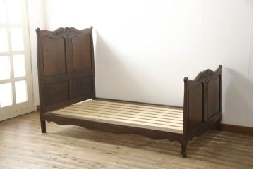 アンティーク家具　フランスアンティーク　オーク材　落ち着いた色合いと上品なデザインがクラシカルな雰囲気を高めるベッドフレーム(すのこ付き、シングル、セミダブル)(R-058296)