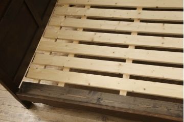 アンティーク家具　フランスアンティーク　オーク材　落ち着いた色合いと上品なデザインがクラシカルな雰囲気を高めるベッドフレーム(すのこ付き、シングル、セミダブル)(R-058296)
