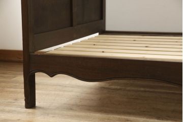 アンティーク家具　フランスアンティーク　オーク材　落ち着いた色合いと上品なデザインがクラシカルな雰囲気を高めるベッドフレーム(すのこ付き、シングル、セミダブル)(R-058296)