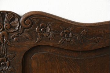 アンティーク家具　フランスアンティーク　オーク材　落ち着いた色合いと上品なデザインがクラシカルな雰囲気を高めるベッドフレーム(すのこ付き、シングル、セミダブル)(R-058296)