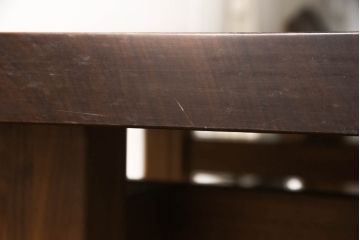 中古　美品　IDC大塚家具取り扱い　木の温もりを感じられるウォールナット1枚板のダイニングテーブル(4人掛け、6人掛け、作業台)(定価約50万円)(R-058299)