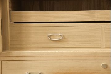 中古　繊細で上品な金具が魅力の加茂桐箪笥(胴厚、四方丸、桐たんす、和タンス、衣装箪笥、収納箪笥、着物箪笥)(R-058302)