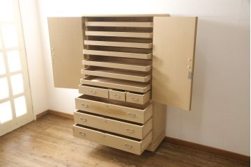 中古　繊細で上品な金具が魅力の加茂桐箪笥(胴厚、四方丸、桐たんす、和タンス、衣装箪笥、収納箪笥、着物箪笥)(R-058302)