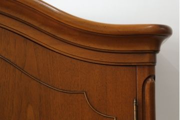 中古　美品　DREXEL HERITAGE(ドレクセルヘリテイジ)　Touraine(ツーレイン)　流れるような曲線が美しいワードローブ(定価約100万円)(洋服タンス)(R-058303)