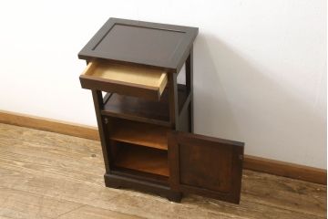 中古　北海道民芸家具　シックなお部屋にも似合う電話台(サイドテーブル、ナイトテーブル、花台、収納棚)(R-058305)