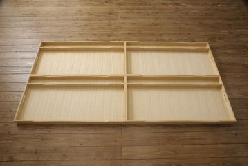 中古　美品　国産　欅(ケヤキ)材　小物も一緒に収納できる奥行きたっぷりの衣装盆が珍しい和箪笥(引き出し、着物たんす、衣装箪笥、収納タンス)(R-058306)