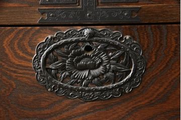 中古　美品　国産　欅(ケヤキ)材　小物も一緒に収納できる奥行きたっぷりの衣装盆が珍しい和箪笥(引き出し、着物たんす、衣装箪笥、収納タンス)(R-058306)