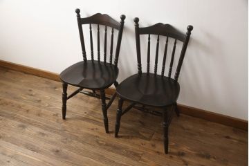 中古　美品　北海道民芸家具　クラシカルな雰囲気を醸し出すダイニングチェア2脚セット(椅子、板座チェア)(R-058310)