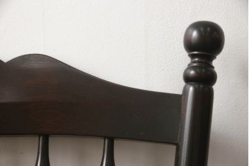 中古　美品　北海道民芸家具　クラシカルな雰囲気を醸し出すダイニングチェア2脚セット(椅子、板座チェア)(R-058310)