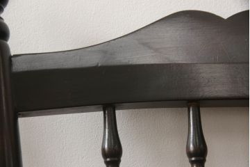 中古　美品　北海道民芸家具　クラシカルな雰囲気を醸し出すダイニングチェア2脚セット(椅子、板座チェア)(R-058310)