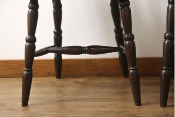 中古　美品　北海道民芸家具　クラシカルな雰囲気を醸し出すダイニングチェア2脚セット(椅子、板座チェア)(R-058310)
