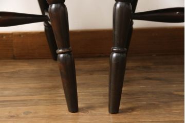 中古　美品　北海道民芸家具　クラシカルな雰囲気を醸し出すダイニングチェア2脚セット(椅子、板座チェア)(R-058310)