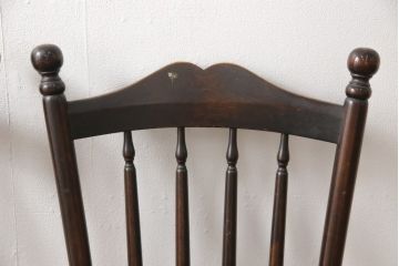 中古　美品　北海道民芸家具　クラシカルな雰囲気を醸し出すダイニングチェア　デザイン違い2脚セット(椅子、板座チェア)(R-058311)