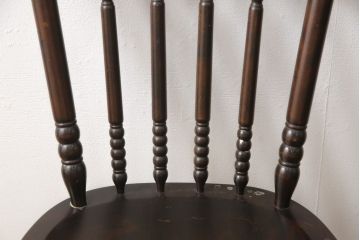 中古　美品　北海道民芸家具　クラシカルな雰囲気を醸し出すダイニングチェア　デザイン違い2脚セット(椅子、板座チェア)(R-058311)